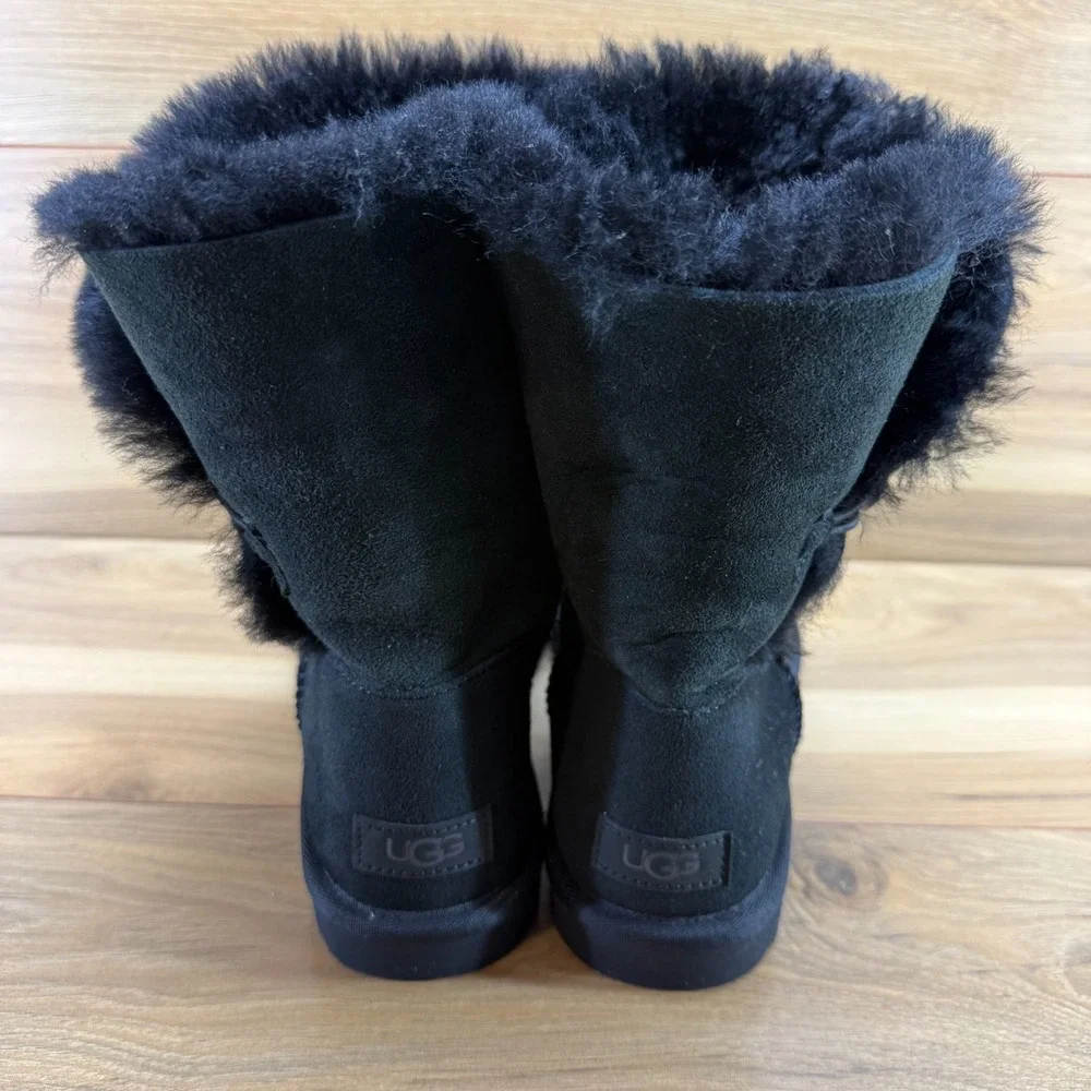 UGG Bailey Button Short Boots Womens 9 Black Suede Shearling Fur Lined Cozy